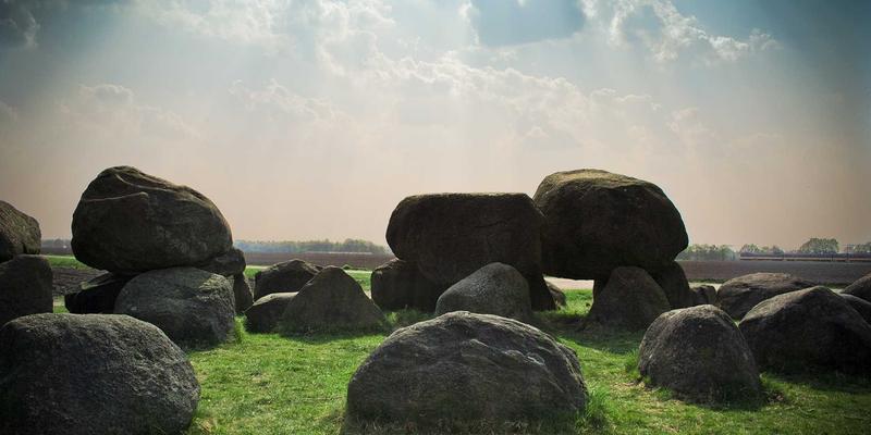 教育机构如何利用Graphic Design Templates与Software Bundle统一学术视觉形象并提升内容产出质量