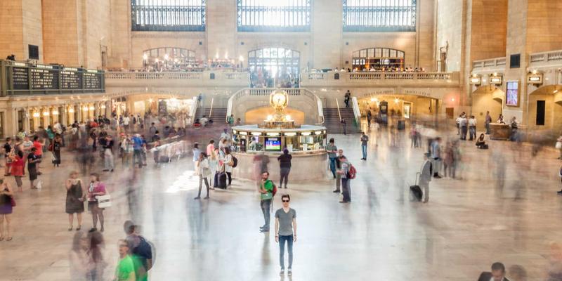 非设计人员赋能：视觉套件如何让市场团队自主产出专业素材